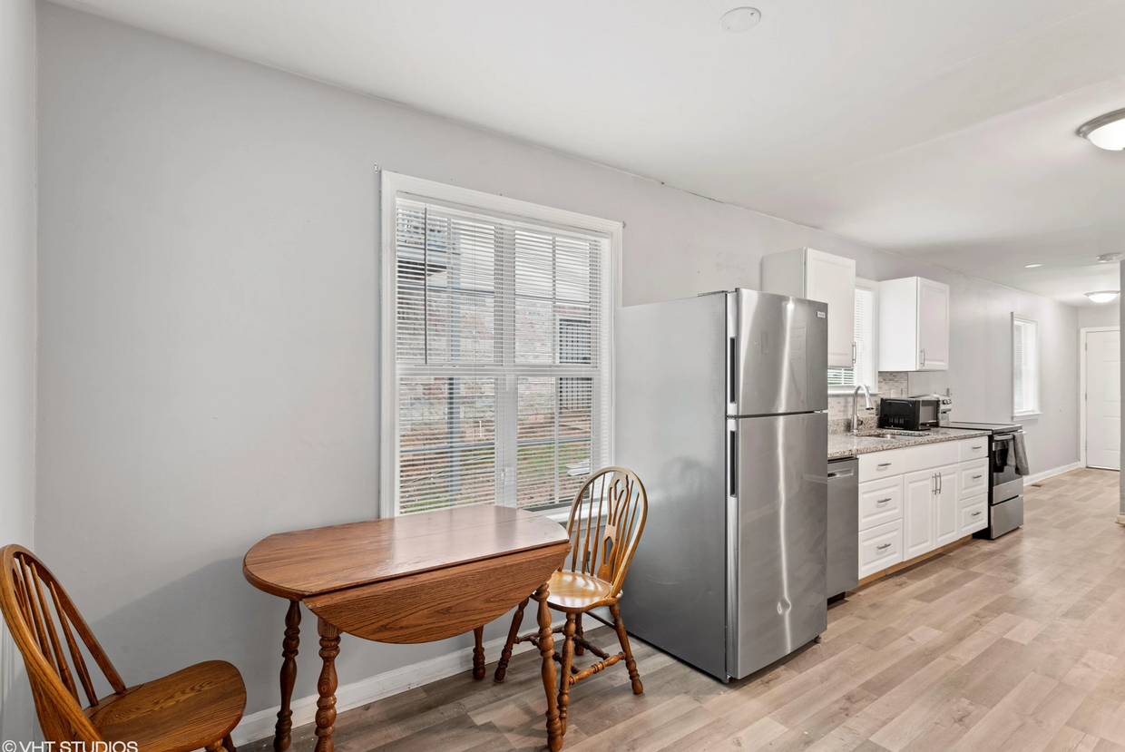 Foto principal - Room in Duplex on Jones Ave NW