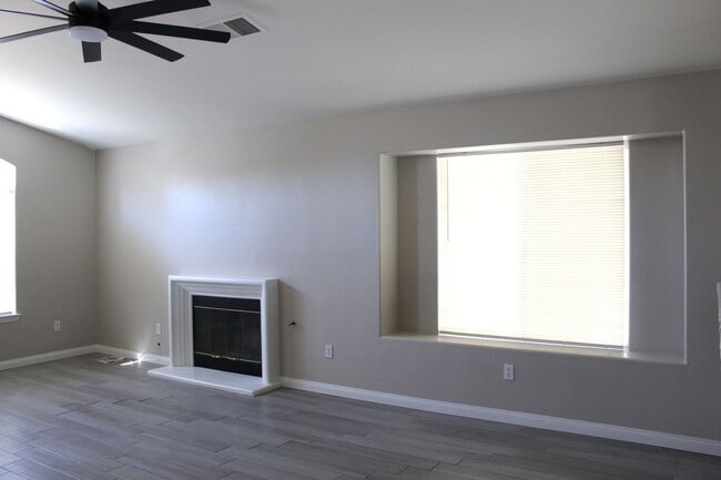 Building Photo - North West Home with Solar and Pool for Rent