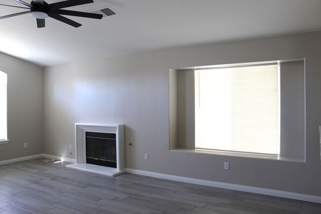 Foto del edificio - North West Home with Solar and Pool for Rent