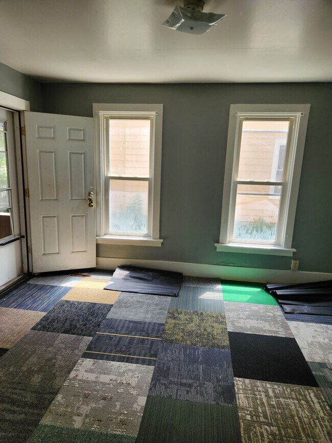 Building Photo - 255 6th St