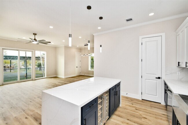 Building Photo - 3233 Tuam St