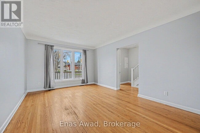 Photo du bâtiment - 1677 Baseline Rd