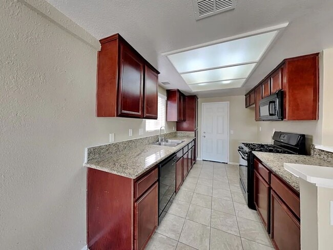Building Photo - 25076 Dana Ln