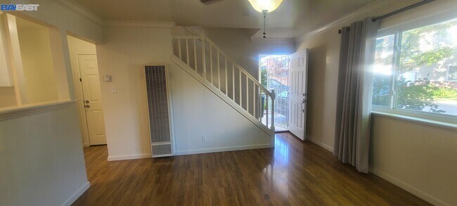 Building Photo - 4271 Pleasanton Ave