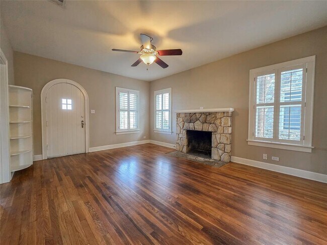 Foto del edificio - 3901 Red River St