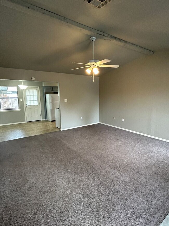 Building Photo - 910 NE Tortoise Dr