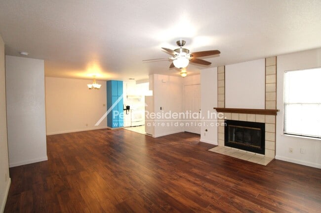 Building Photo - 3 br, 2 bath House - 9662 Gage Street