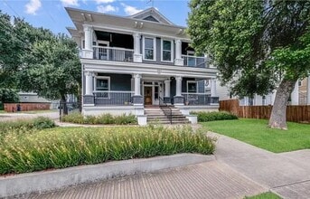 Building Photo - 201 E Courtland Pl