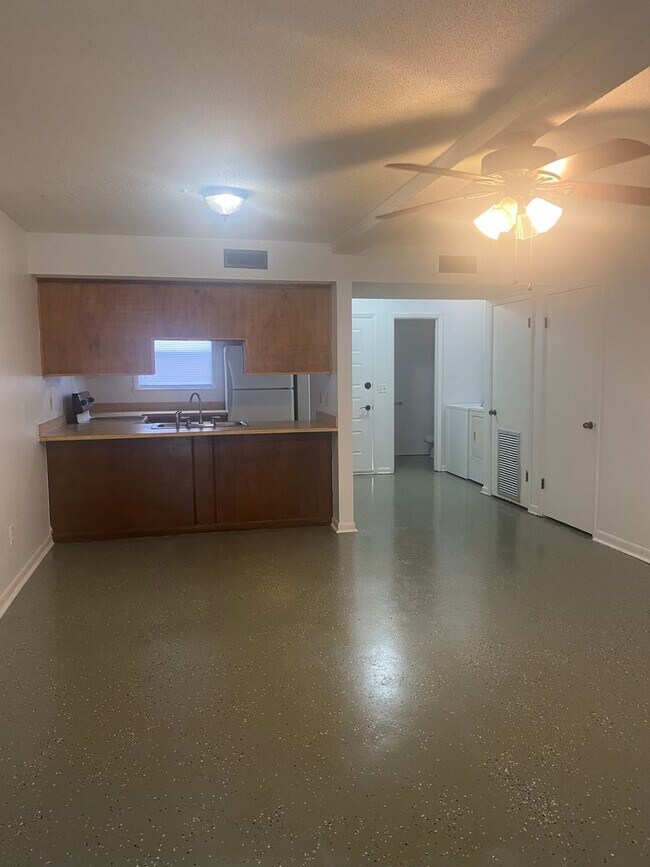 Building Photo - Anthony Circle Townhomes, Enterprise, AL