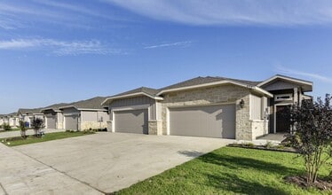 Building Photo - 653 Blackland dr