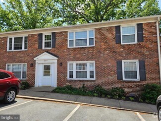 Building Photo - 2417 Barracks Pl