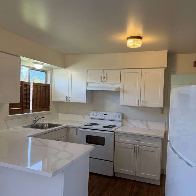 Building Photo - Home for Rent - 3 bedroom/2 bath Unit