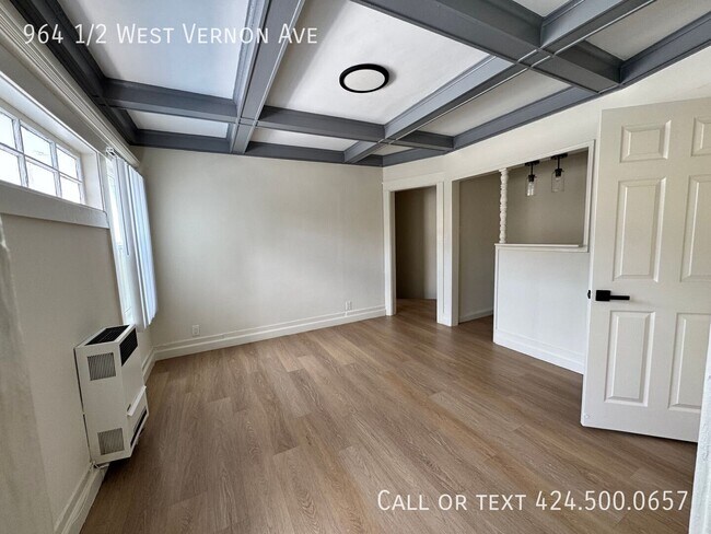 Foto del edificio - 964 1/2 West Vernon Ave-