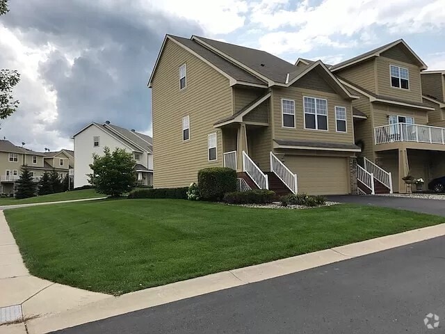 Building Photo - 1611 Fox Hunt Way