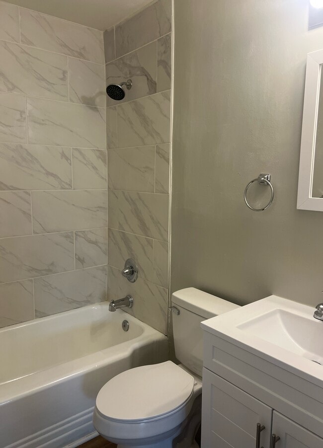 Building Photo - 1008 S 45th St