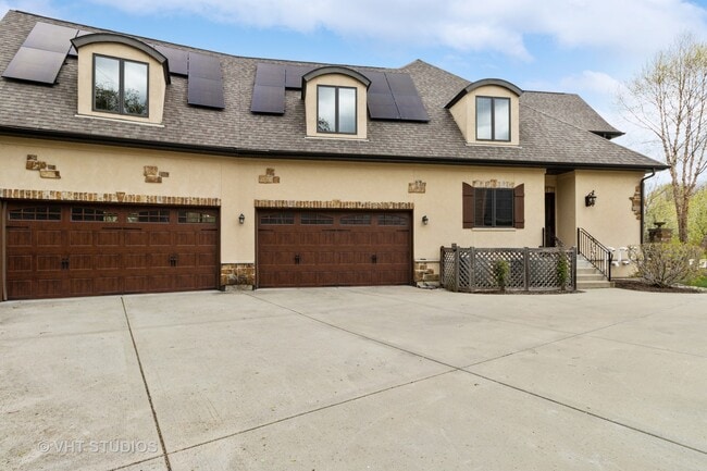 Building Photo - 334 N Waynes Ct