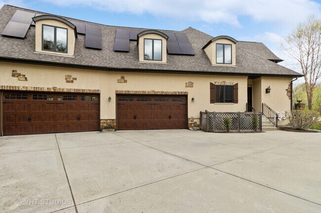 Foto del edificio - 334 N Waynes Ct