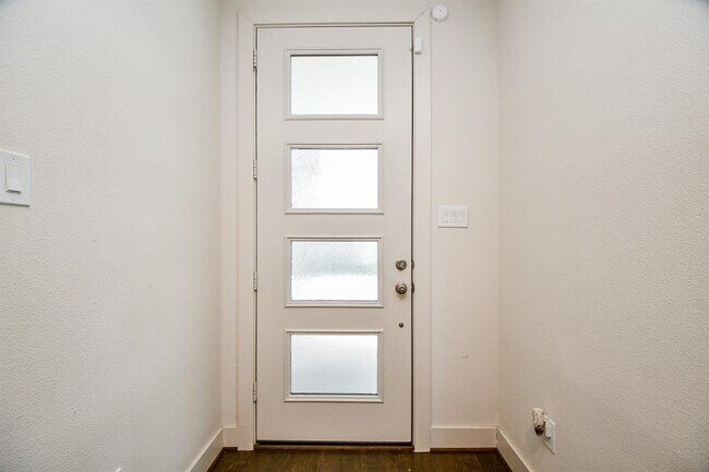 Foto del edificio - 1312 Hussion St