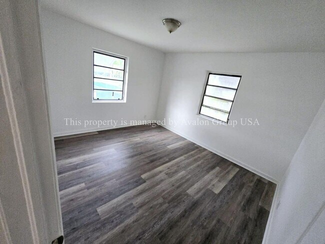 Building Photo - 247 W 25th St