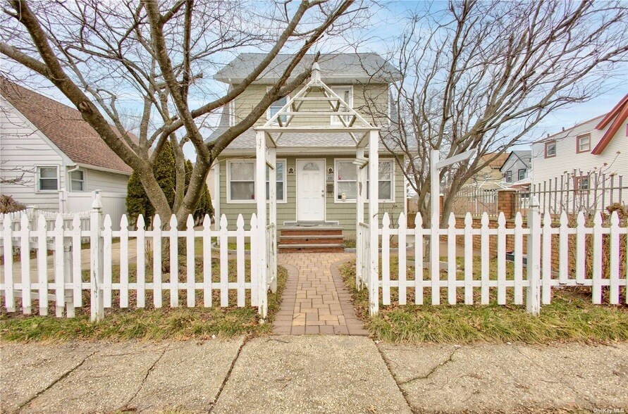 Primary Photo - 100 Rockmart Avenue