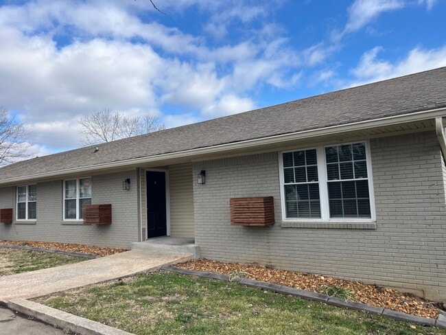 Building Photo - The Villas at Walnut