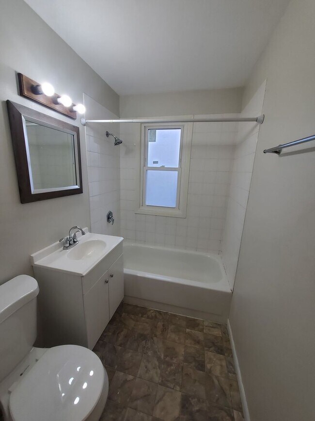 Foto del edificio - 4605-4607 W. Villard Ave. (Duplex)