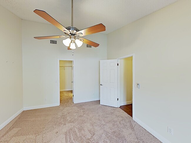 Building Photo - 634 Olympic Dr