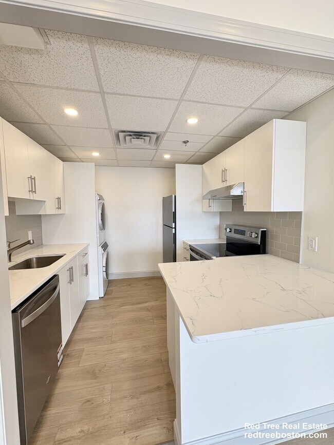 Foto del edificio - 475 Commonwealth Ave