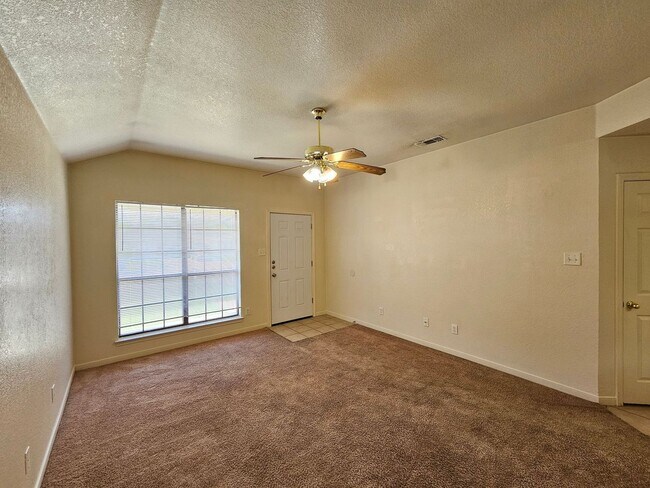 Building Photo - AVAILABLE NOW! RENT REDUCTION!
