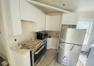 Building Photo - 102 Buttonwood St