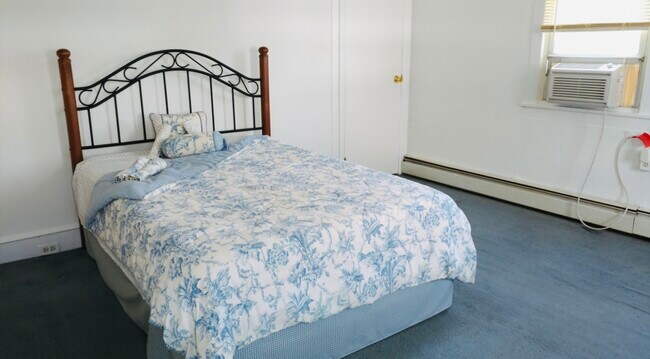 bedroom 1 - 621 E Northampton St