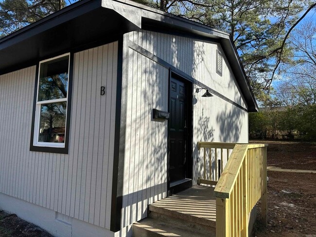 Building Photo - 6 Hiland Pl
