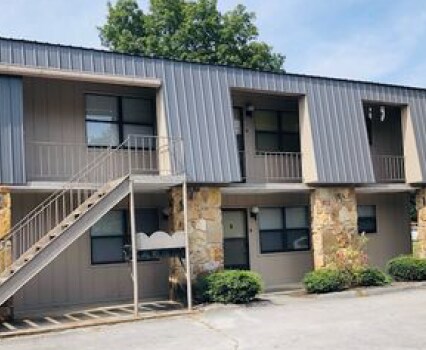 Building Photo - 305 Lynnwood Dr