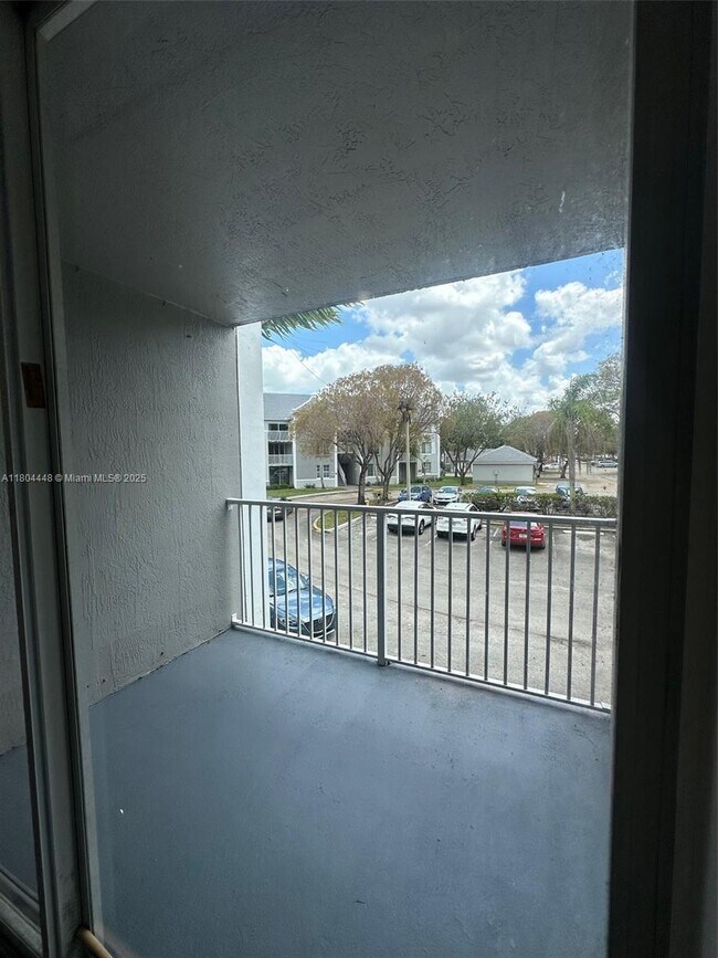 Building Photo - 577 SW 111th Ln