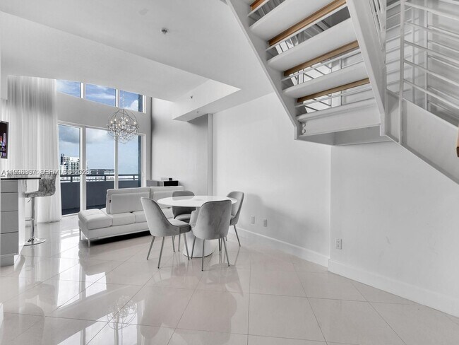 Foto del edificio - 60 SW 13th St