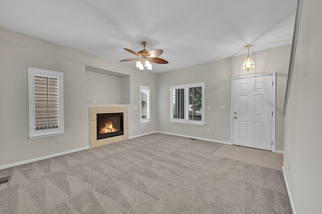 Foto del edificio - 8361 Newbury Way