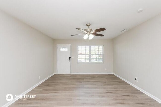 Building Photo - 5119 GATEWAY DR, TAMPA, FL 33615