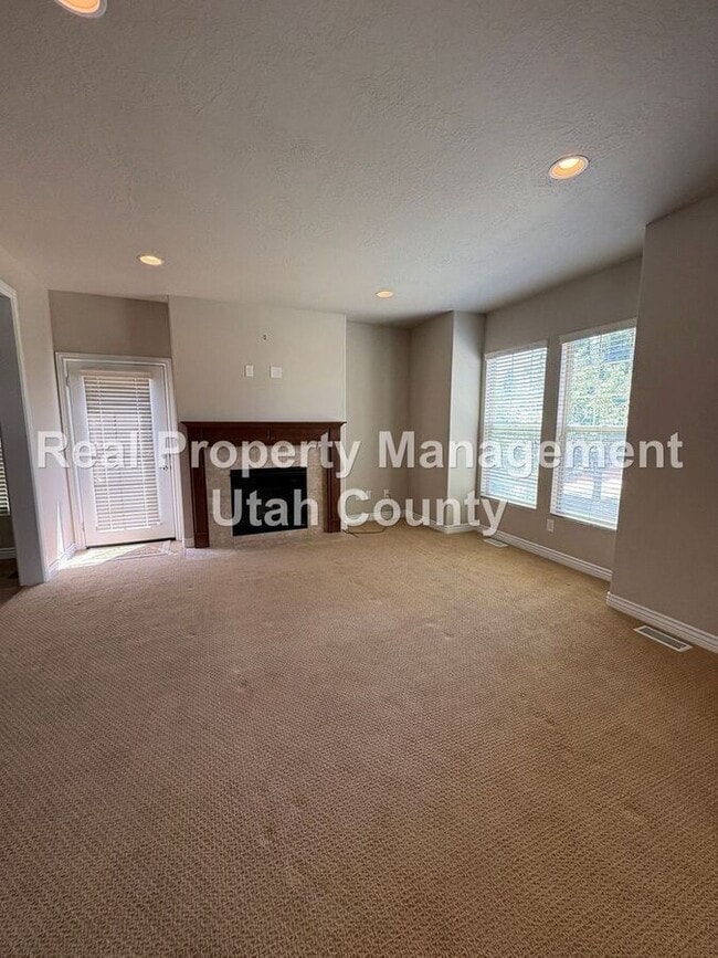 Building Photo - 566 E 3375 N