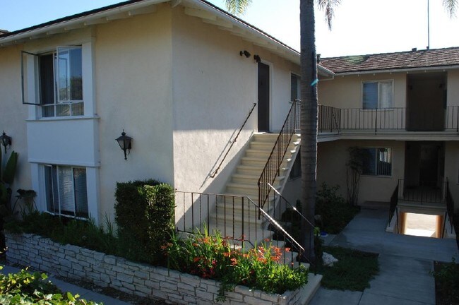 Building Photo - 2341 Palos Verdes Dr W