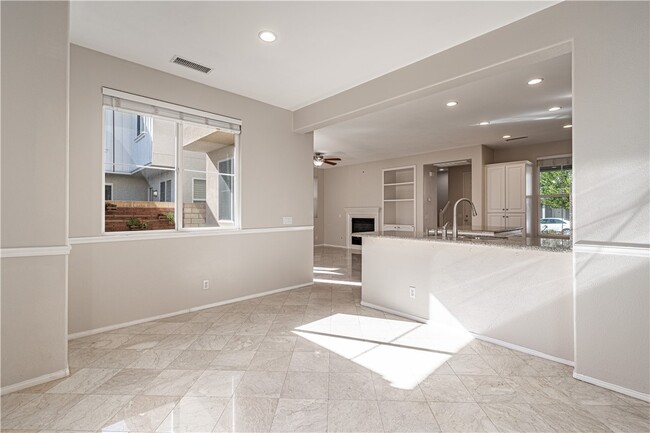 Building Photo - 828 Hurst Pl