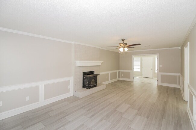 Building Photo - 8685 Rhonda Cir S