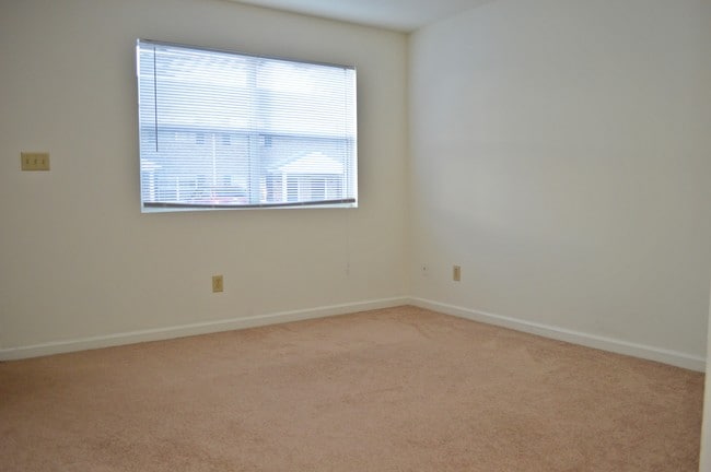 Living Room - 3320 Bridges St
