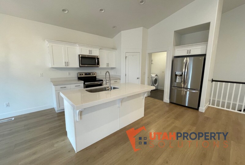 Building Photo - 4734 Silver Ridge Rd