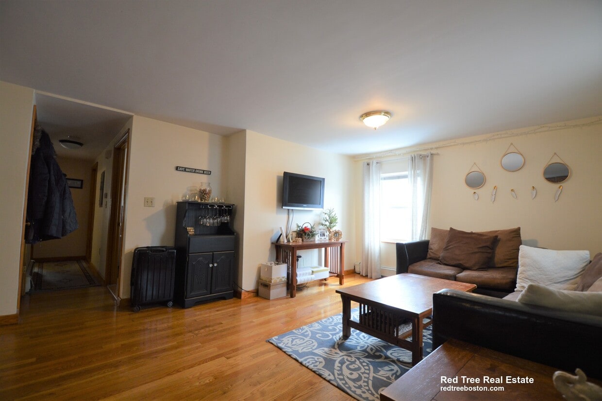Primary Photo - 545 Washington St