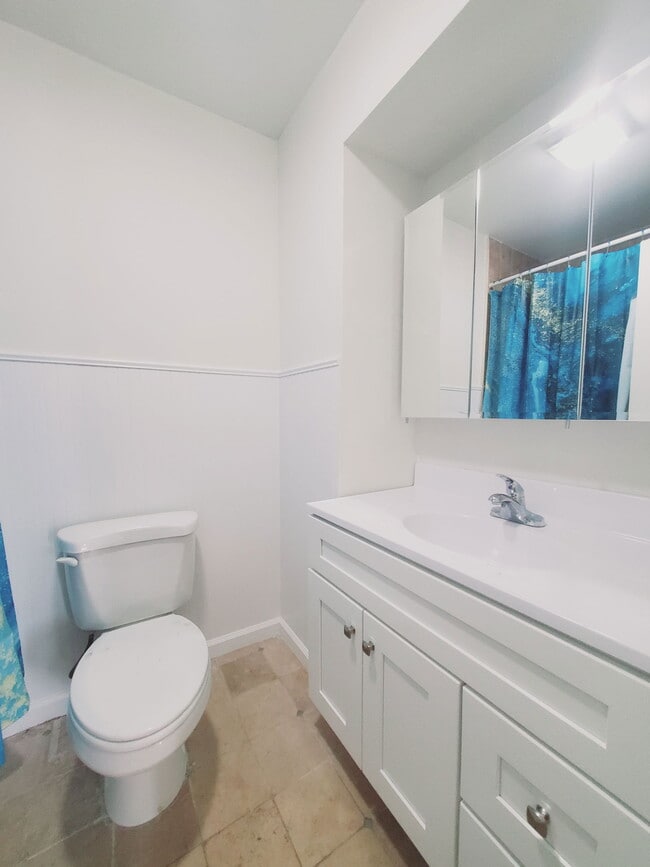 Building Photo - 31 Stuart Ave