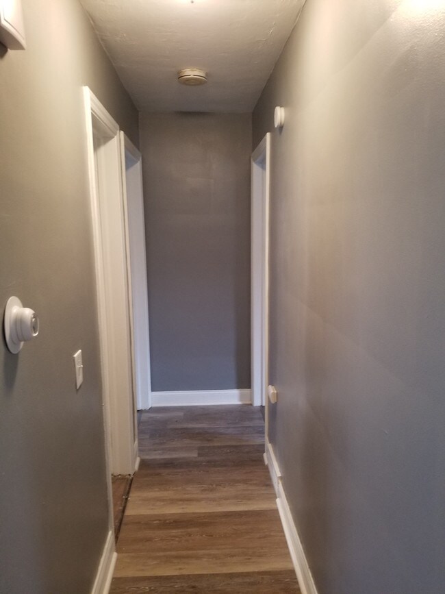 Building Photo - 458 Fernwood Avenue