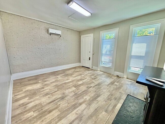 Building Photo - 524 N 26th St