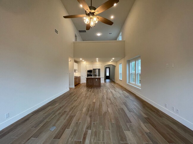 Building Photo - Less than a Mile to Gruene / Corner Lot/ F...