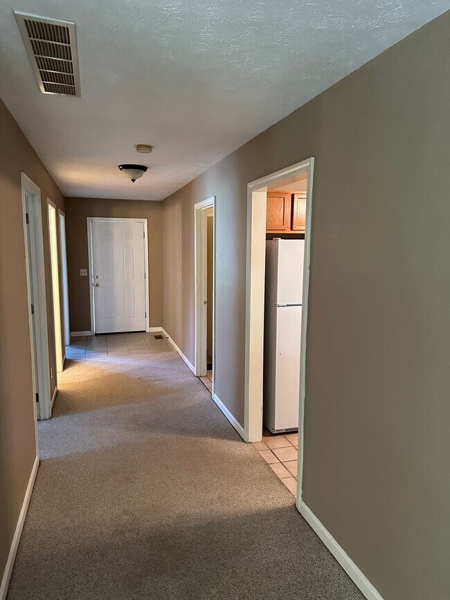 Building Photo - Recently Renovated 2 Bedroom, 1.5 Bath New...