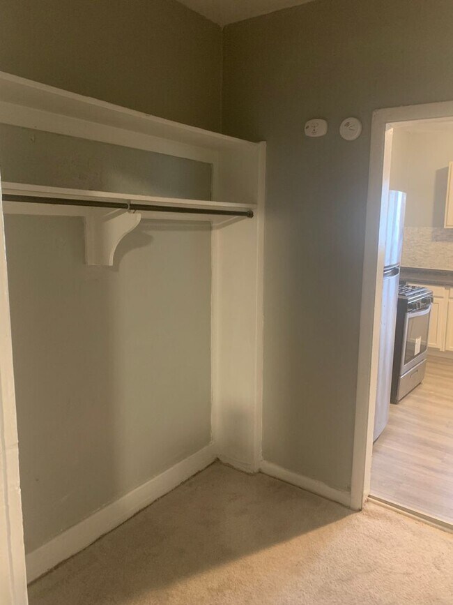 Building Photo - Available Now! 1st Floor 1 Bedroom Apartme...